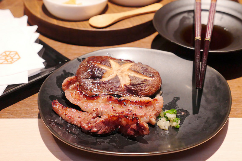 樂軒究極和牛燒肉 :豪華一頭牛燒肉不用到東京!自慢牛一頭盛合全9+黑毛和牛雙人4800元一次吃到厚切牛舌 橫隔膜肉 三角肉 羽下肉 菲力沙朗 無骨牛小排等十種部位