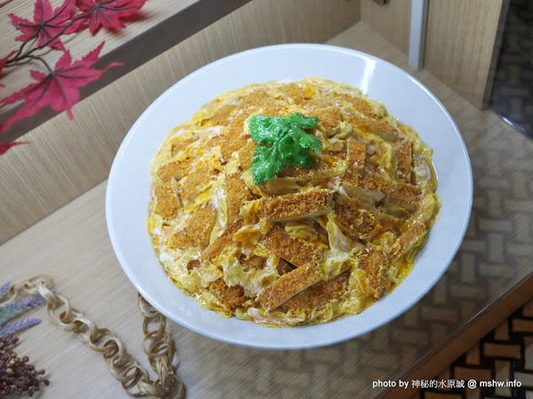 勝里日式炸豬排 かつ丼のかつさと(台中大遠百店-台灣二號店)：【食記】台中かつ丼のかつさと勝里日式炸豬排＠西屯TopCity大遠百大食代-捷運BRT新光遠百 : 來自愛知縣的名古屋風味, 有越級打怪的本錢？