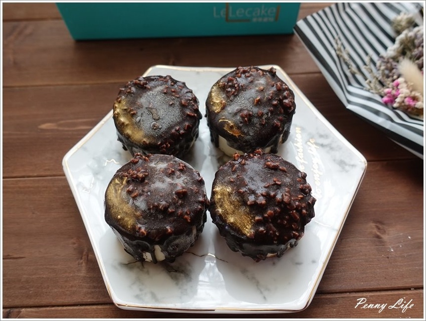 【甜點】樂樂甜點-台中低調時尚紅豆麻吉脆皮提拉米蘇 & 樂樂派對禮盒/食尚玩家推薦