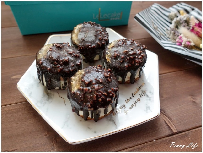 【甜點】樂樂甜點-台中低調時尚紅豆麻吉脆皮提拉米蘇 & 樂樂派對禮盒/食尚玩家推薦