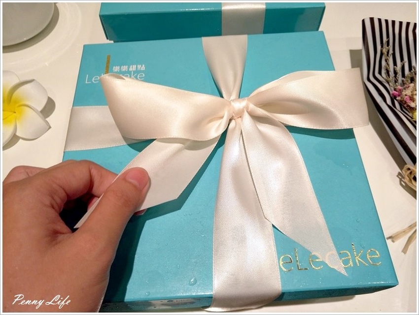 【甜點】樂樂甜點-台中低調時尚紅豆麻吉脆皮提拉米蘇 & 樂樂派對禮盒/食尚玩家推薦