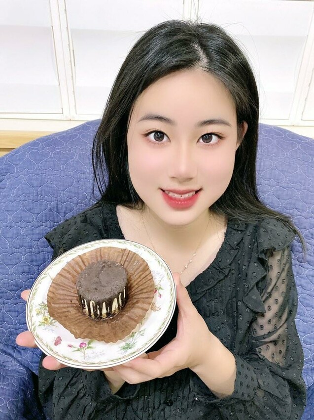 [分享]樂樂甜點脆皮提拉米蘇(9入/盒)1盒+爆漿雞蛋布丁蛋糕一盒