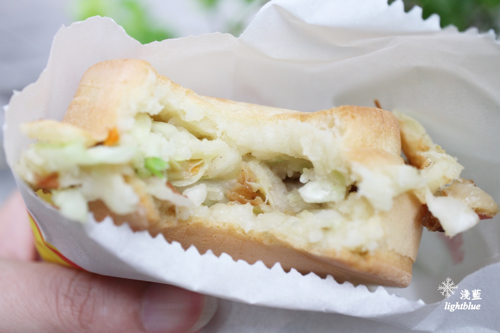 [ 忠孝新生站．光華商場美食 ] 淺藍 × 光華紅豆餅～總是大排長龍的銅板小點心