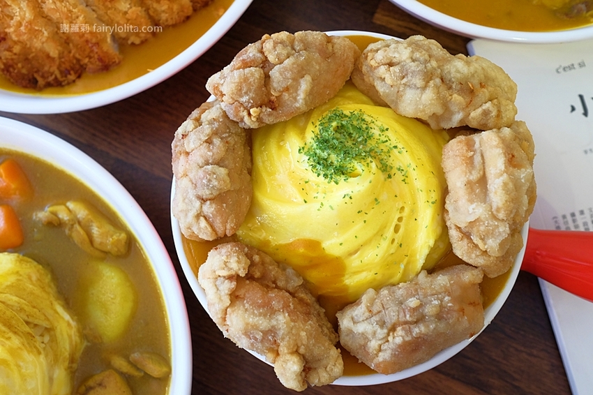 桃園美食 | 魔法樂廚手作咖哩。攤子神祕超低調,一天只賣5小時,咖哩飯炸雞浮誇爆量、多到整個炸出來! @蹦啾♥謝蘿莉 La vie heureuse