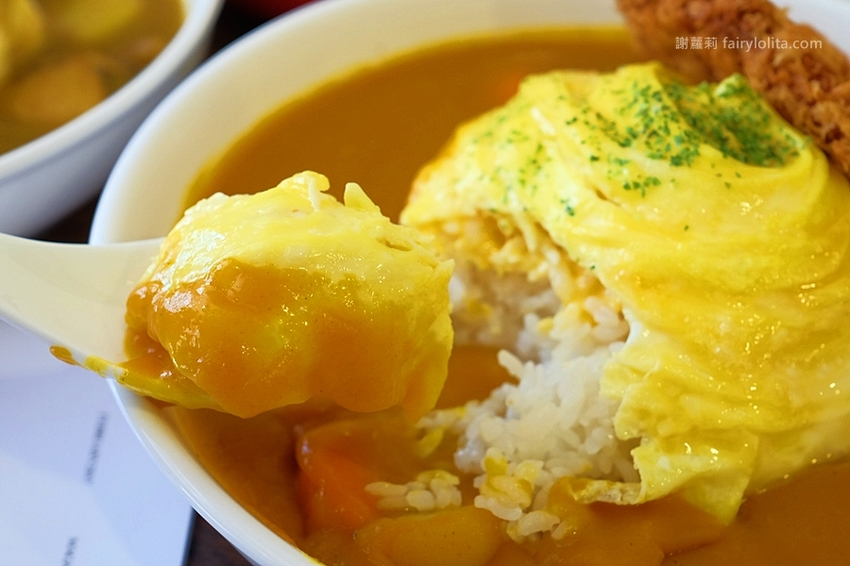 桃園美食 | 魔法樂廚手作咖哩。攤子神祕超低調,一天只賣5小時,咖哩飯炸雞浮誇爆量、多到整個炸出來! @蹦啾♥謝蘿莉 La vie heureuse