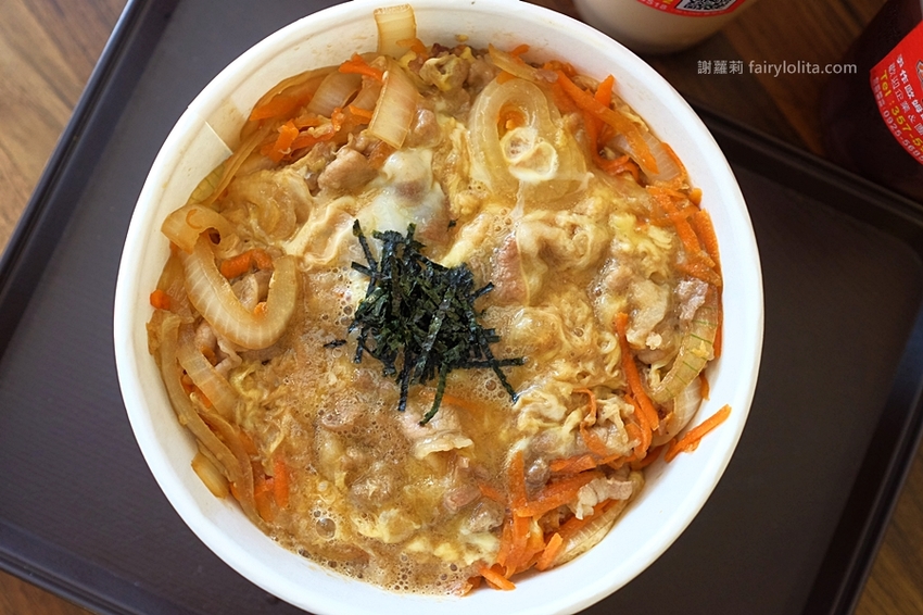 桃園美食 | 魔法樂廚手作咖哩。攤子神祕超低調,一天只賣5小時,咖哩飯炸雞浮誇爆量、多到整個炸出來! @蹦啾♥謝蘿莉 La vie heureuse