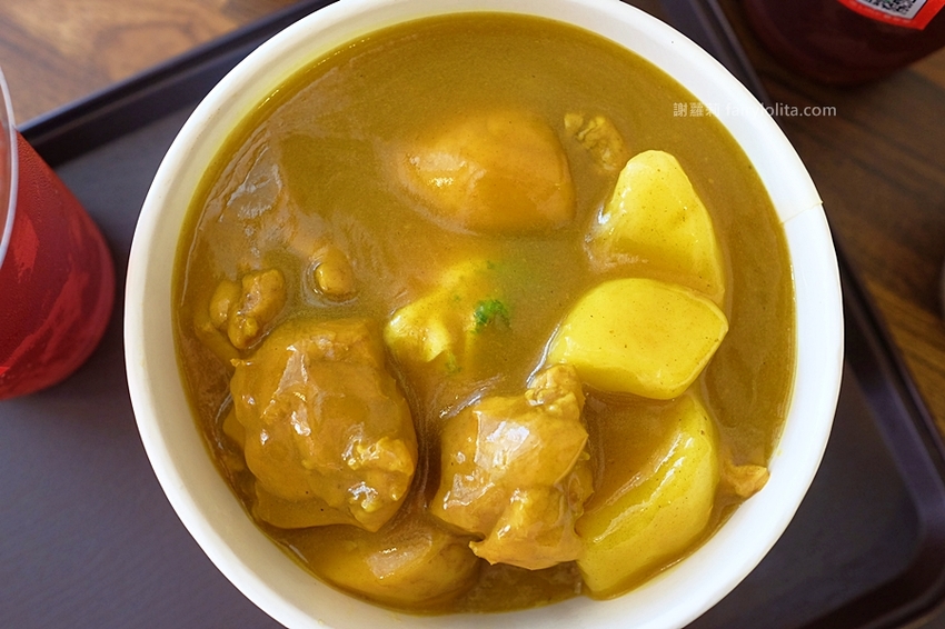 桃園美食 | 魔法樂廚手作咖哩。攤子神祕超低調,一天只賣5小時,咖哩飯炸雞浮誇爆量、多到整個炸出來! @蹦啾♥謝蘿莉 La vie heureuse