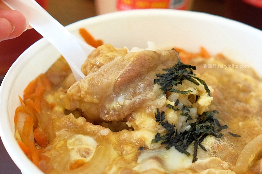 桃園美食 | 魔法樂廚手作咖哩。攤子神祕超低調,一天只賣5小時,咖哩飯炸雞浮誇爆量、多到整個炸出來! @蹦啾♥謝蘿莉 La vie heureuse