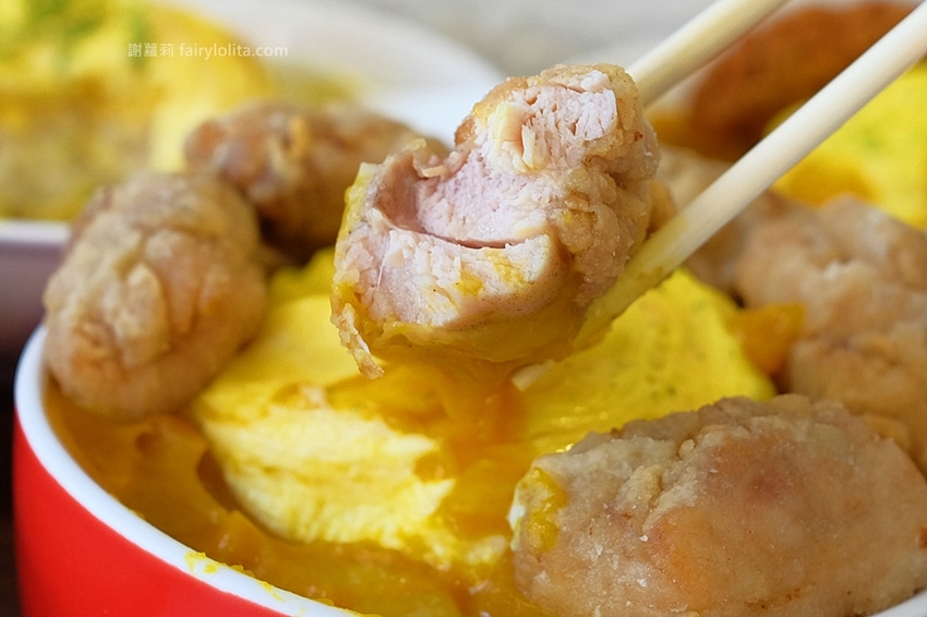 桃園美食 | 魔法樂廚手作咖哩。攤子神祕超低調,一天只賣5小時,咖哩飯炸雞浮誇爆量、多到整個炸出來! @蹦啾♥謝蘿莉 La vie heureuse