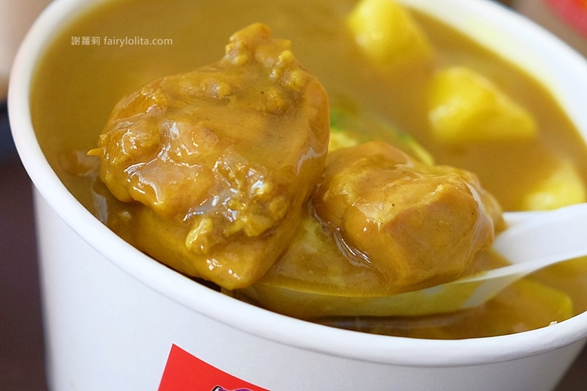 桃園美食 | 魔法樂廚手作咖哩。攤子神祕超低調,一天只賣5小時,咖哩飯炸雞浮誇爆量、多到整個炸出來! @蹦啾♥謝蘿莉 La vie heureuse