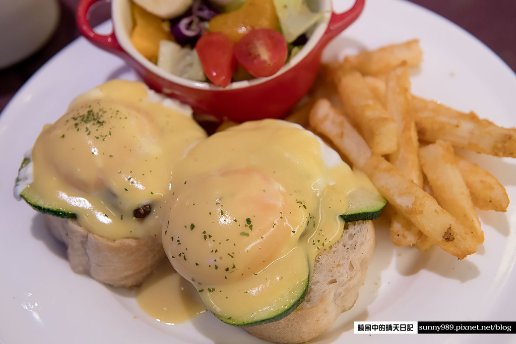 栢金 BIRKING：【板橋新埔站|栢金 BIRKING-Waffle.Brunch.Bistro】新埔捷運站3分鐘的高CP值早午餐選擇 1.6CM超厚厚切培根超好吃 (愛評體驗