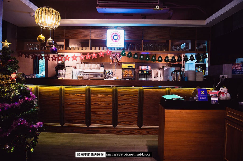 栢金 BIRKING：【板橋新埔站|栢金 BIRKING-Waffle.Brunch.Bistro】新埔捷運站3分鐘的高CP值早午餐選擇 1.6CM超厚厚切培根超好吃 (愛評體驗