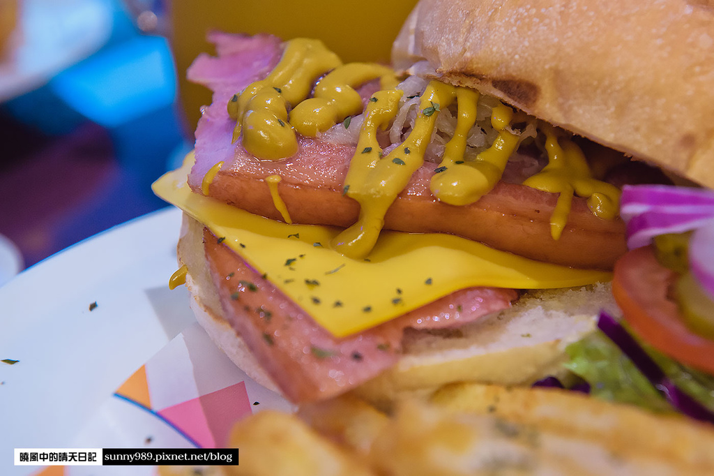 栢金 BIRKING：【板橋新埔站|栢金 BIRKING-Waffle.Brunch.Bistro】新埔捷運站3分鐘的高CP值早午餐選擇 1.6CM超厚厚切培根超好吃 (愛評體驗