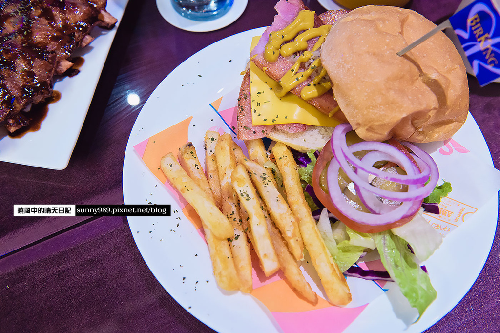 栢金 BIRKING：【板橋新埔站|栢金 BIRKING-Waffle.Brunch.Bistro】新埔捷運站3分鐘的高CP值早午餐選擇 1.6CM超厚厚切培根超好吃 (愛評體驗