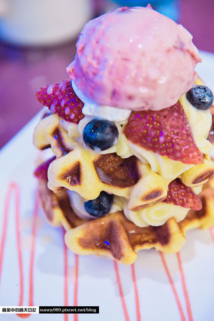 栢金 BIRKING：【板橋新埔站|栢金 BIRKING-Waffle.Brunch.Bistro】新埔捷運站3分鐘的高CP值早午餐選擇 1.6CM超厚厚切培根超好吃 (愛評體驗