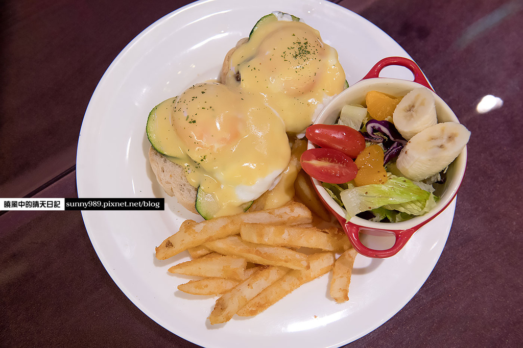 栢金 BIRKING：【板橋新埔站|栢金 BIRKING-Waffle.Brunch.Bistro】新埔捷運站3分鐘的高CP值早午餐選擇 1.6CM超厚厚切培根超好吃 (愛評體驗