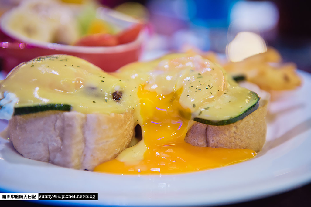 栢金 BIRKING：【板橋新埔站|栢金 BIRKING-Waffle.Brunch.Bistro】新埔捷運站3分鐘的高CP值早午餐選擇 1.6CM超厚厚切培根超好吃 (愛評體驗