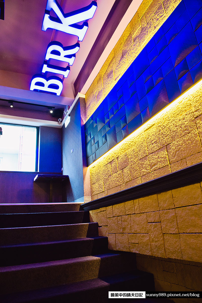 栢金 BIRKING：【板橋新埔站|栢金 BIRKING-Waffle.Brunch.Bistro】新埔捷運站3分鐘的高CP值早午餐選擇 1.6CM超厚厚切培根超好吃 (愛評體驗