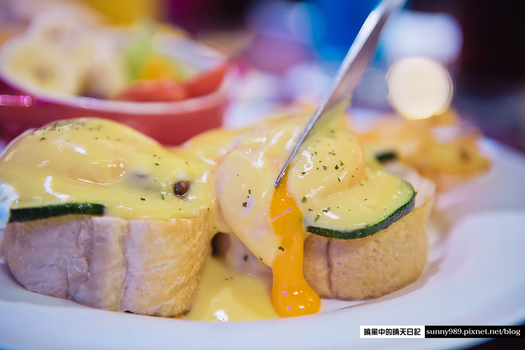 栢金 BIRKING：【板橋新埔站|栢金 BIRKING-Waffle.Brunch.Bistro】新埔捷運站3分鐘的高CP值早午餐選擇 1.6CM超厚厚切培根超好吃 (愛評體驗