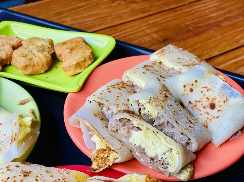 台南五妃街上超人氣早餐店.最愛牽絲起司蛋餅~金黃瀑布 超浮誇美味