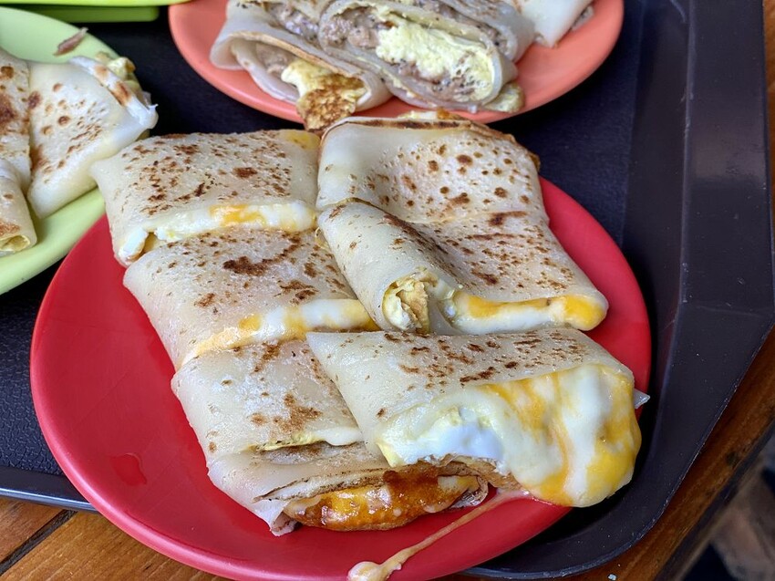 台南五妃街上超人氣早餐店.最愛牽絲起司蛋餅~金黃瀑布 超浮誇美味