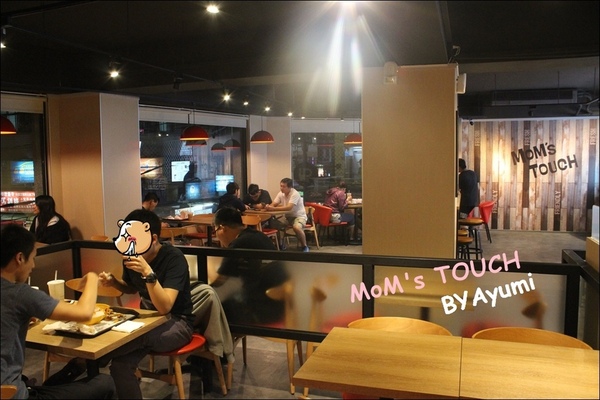 MOM'S TOUCH 맘스터치 - 나무위키：[食記]韓國炸雞領導品牌－MoM's TOUCH台南南台店、親民的價格給你不一樣的美味～
