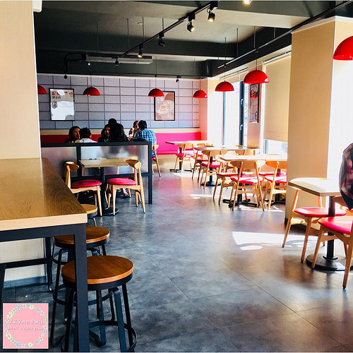 【台南美食】永康南台科大校園美食 ★ MoMs TOUCH ★ 韓式速食/漢堡/炸雞/年糕