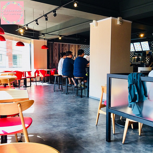 【台南美食】永康南台科大校園美食 ★ MoMs TOUCH ★ 韓式速食/漢堡/炸雞/年糕