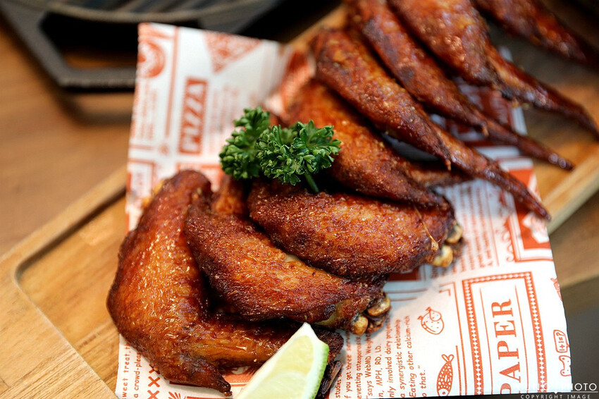 台中市南屯區美翻天!滿滿綠意環繞 森林系唯美玻璃屋城市秘境|The Cafe By 想台中(台中南屯約會餐廳推薦)