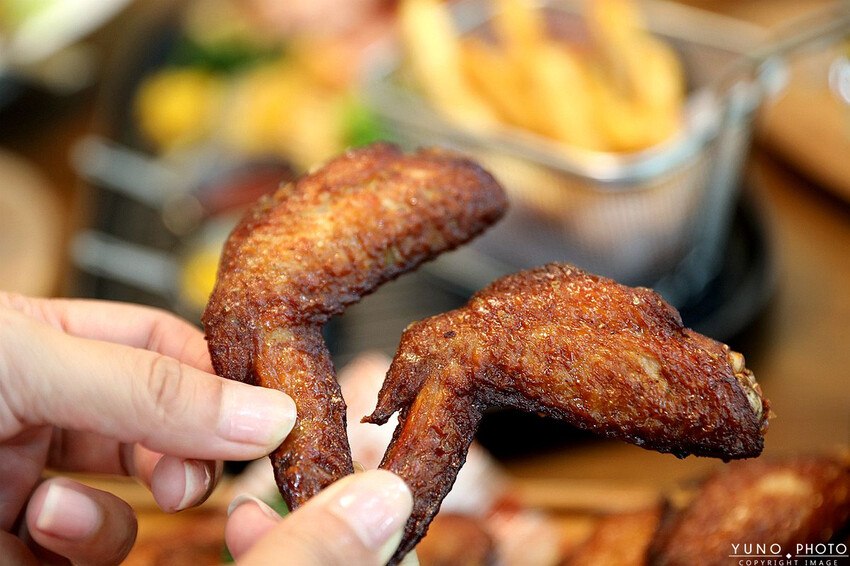 台中市南屯區美翻天!滿滿綠意環繞 森林系唯美玻璃屋城市秘境|The Cafe By 想台中(台中南屯約會餐廳推薦)