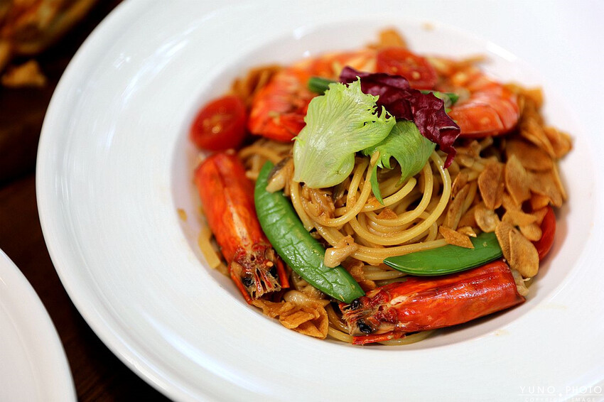 台中市南屯區美翻天!滿滿綠意環繞 森林系唯美玻璃屋城市秘境|The Cafe By 想台中(台中南屯約會餐廳推薦)