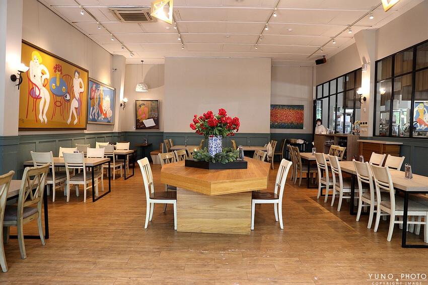 台中市南屯區美翻天!滿滿綠意環繞 森林系唯美玻璃屋城市秘境|The Cafe By 想台中(台中南屯約會餐廳推薦)