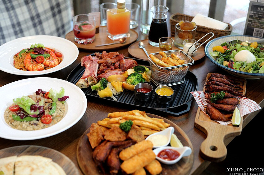 台中市南屯區美翻天!滿滿綠意環繞 森林系唯美玻璃屋城市秘境|The Cafe By 想台中(台中南屯約會餐廳推薦)