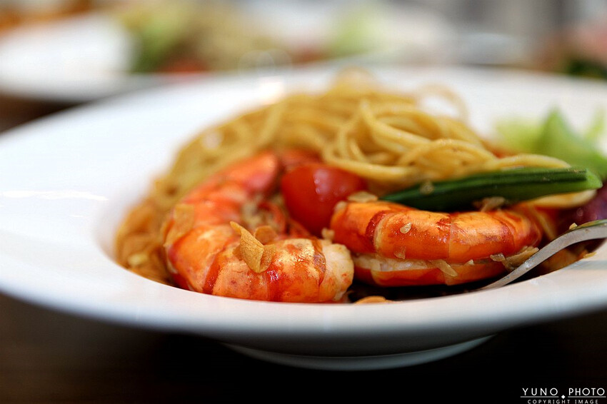 台中市南屯區美翻天!滿滿綠意環繞 森林系唯美玻璃屋城市秘境|The Cafe By 想台中(台中南屯約會餐廳推薦)