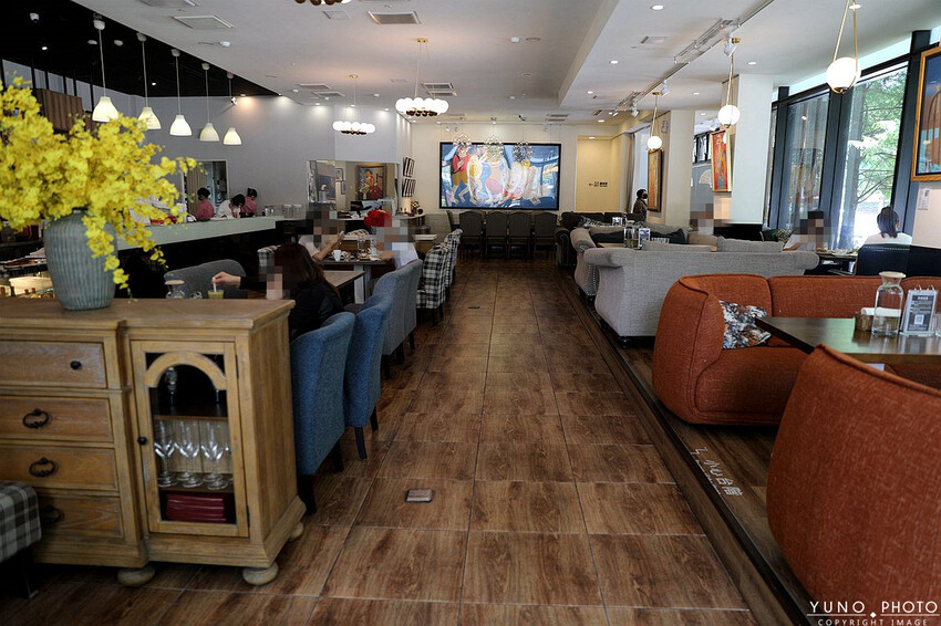 台中市南屯區美翻天!滿滿綠意環繞 森林系唯美玻璃屋城市秘境|The Cafe By 想台中(台中南屯約會餐廳推薦)