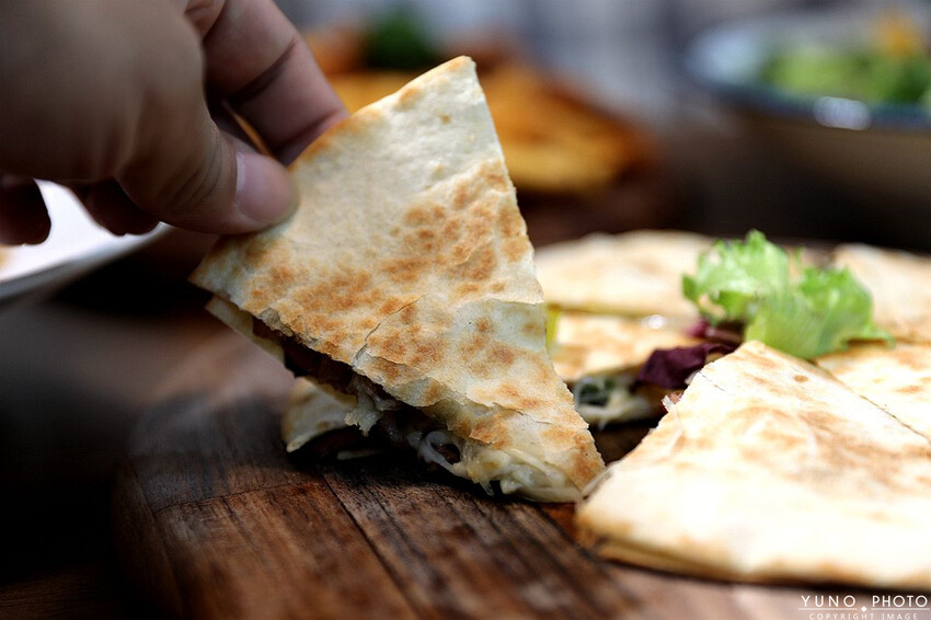 台中市南屯區美翻天!滿滿綠意環繞 森林系唯美玻璃屋城市秘境|The Cafe By 想台中(台中南屯約會餐廳推薦)