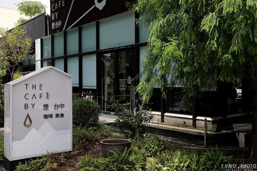 台中市南屯區美翻天!滿滿綠意環繞 森林系唯美玻璃屋城市秘境|The Cafe By 想台中(台中南屯約會餐廳推薦)