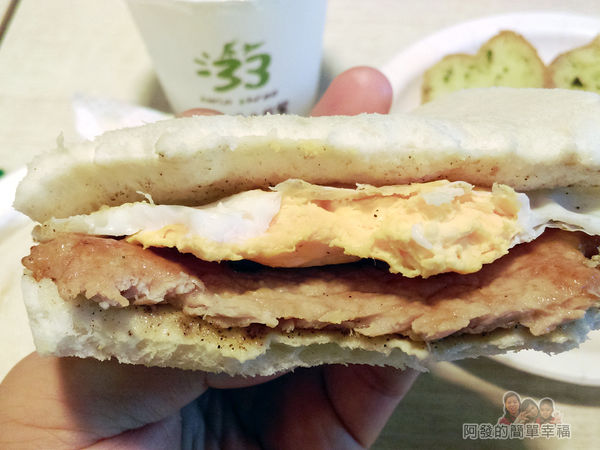 三三活力早餐22-招牌肉蛋土司剖面