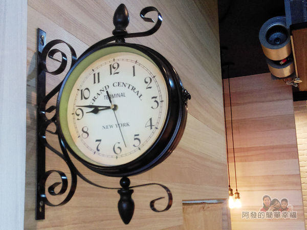 三三活力早餐09-牆上掛鐘