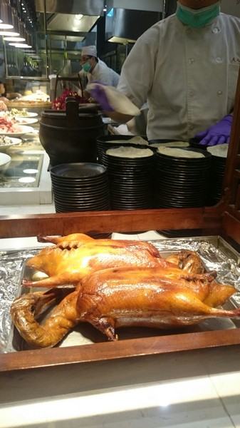 大八潮坊港式飲茶：高雄夢時代~大八潮坊港式飲茶自助百匯~港式點心推車~自助式取餐~吃到飽料理~好撐呀~