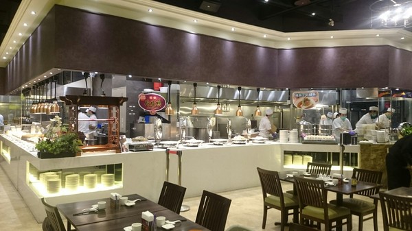 大八潮坊港式飲茶：高雄夢時代~大八潮坊港式飲茶自助百匯~港式點心推車~自助式取餐~吃到飽料理~好撐呀~