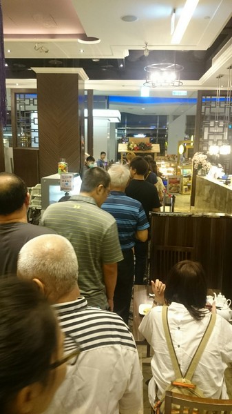 大八潮坊港式飲茶：高雄夢時代~大八潮坊港式飲茶自助百匯~港式點心推車~自助式取餐~吃到飽料理~好撐呀~