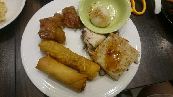 大八潮坊港式飲茶：高雄夢時代~大八潮坊港式飲茶自助百匯~港式點心推車~自助式取餐~吃到飽料理~好撐呀~