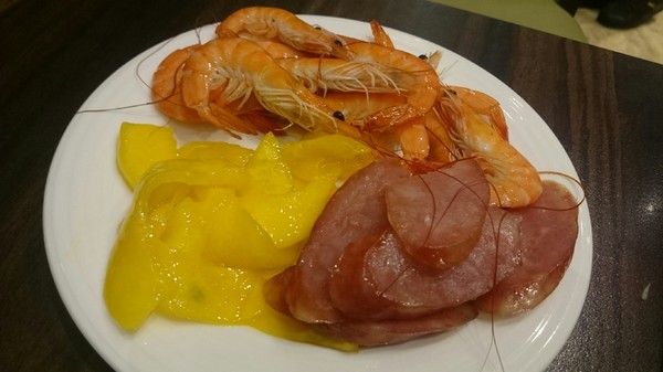 大八潮坊港式飲茶：高雄夢時代~大八潮坊港式飲茶自助百匯~港式點心推車~自助式取餐~吃到飽料理~好撐呀~