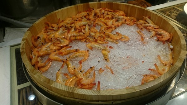 大八潮坊港式飲茶：高雄夢時代~大八潮坊港式飲茶自助百匯~港式點心推車~自助式取餐~吃到飽料理~好撐呀~