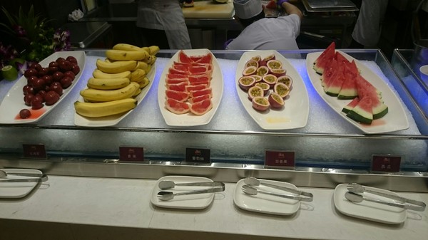 大八潮坊港式飲茶：高雄夢時代~大八潮坊港式飲茶自助百匯~港式點心推車~自助式取餐~吃到飽料理~好撐呀~