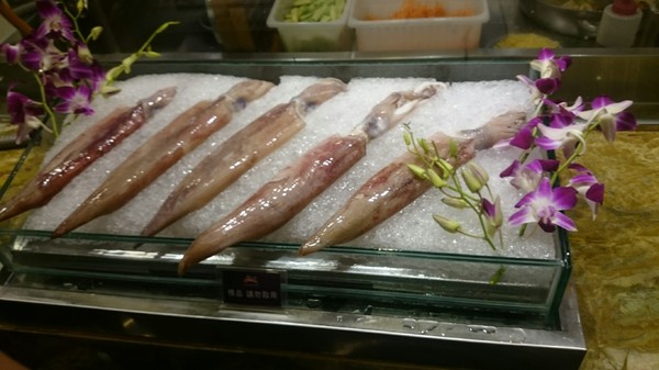 大八潮坊港式飲茶：高雄夢時代~大八潮坊港式飲茶自助百匯~港式點心推車~自助式取餐~吃到飽料理~好撐呀~