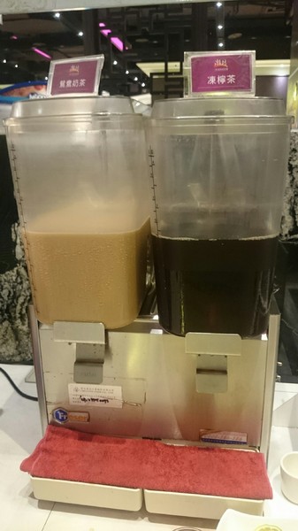 大八潮坊港式飲茶：高雄夢時代~大八潮坊港式飲茶自助百匯~港式點心推車~自助式取餐~吃到飽料理~好撐呀~