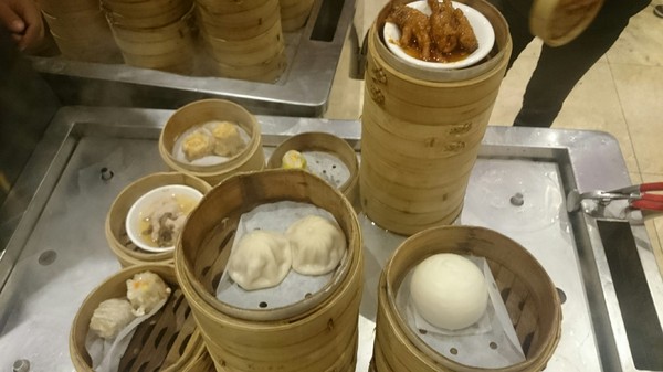 大八潮坊港式飲茶：高雄夢時代~大八潮坊港式飲茶自助百匯~港式點心推車~自助式取餐~吃到飽料理~好撐呀~