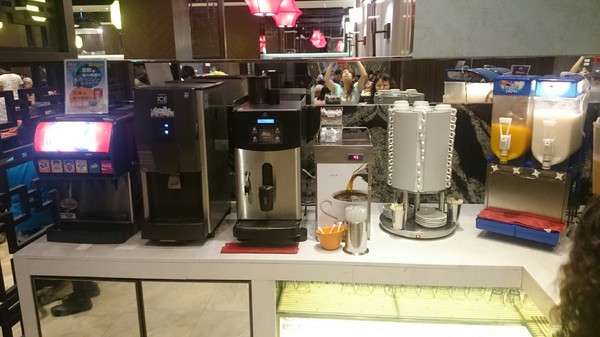 大八潮坊港式飲茶：高雄夢時代~大八潮坊港式飲茶自助百匯~港式點心推車~自助式取餐~吃到飽料理~好撐呀~